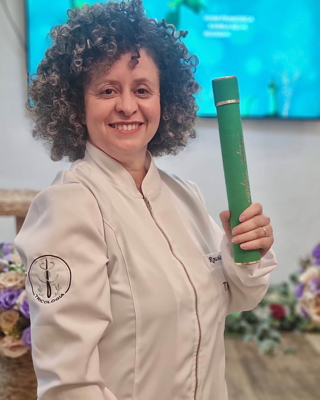 rousiane meire cabeleleira especialista em cachos